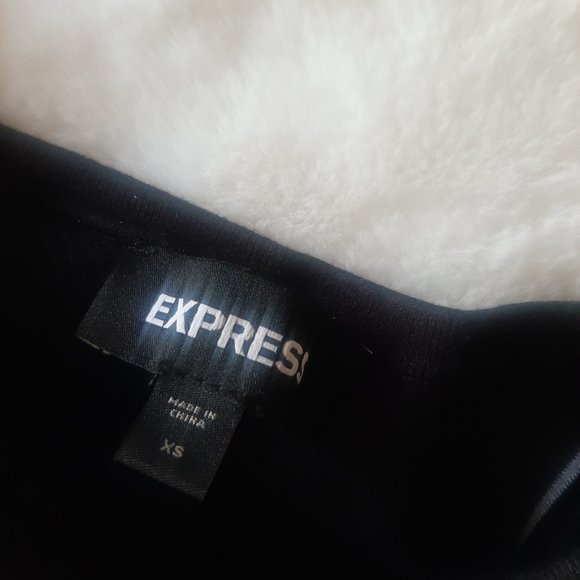 Express Crop Top - Picture 2 of 4